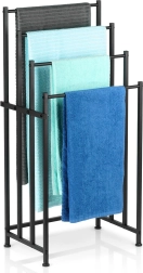 Vilde must metallist põrandal seisev käterätikuivati