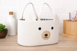 Valge tekstiilist mänguasjakorv karukese kujuga, sangadega 35 × 25 × 21 cm