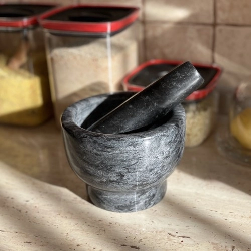 Stable during crushing thanks to the high weight