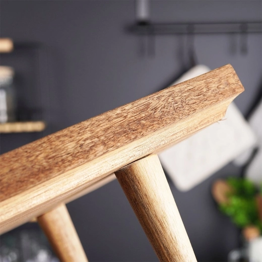 Massiivne akaatsiapuit