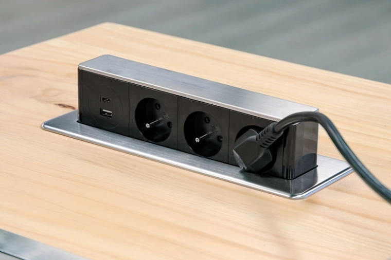 3× 230 V laste kaitsega (kuni 3680 W)