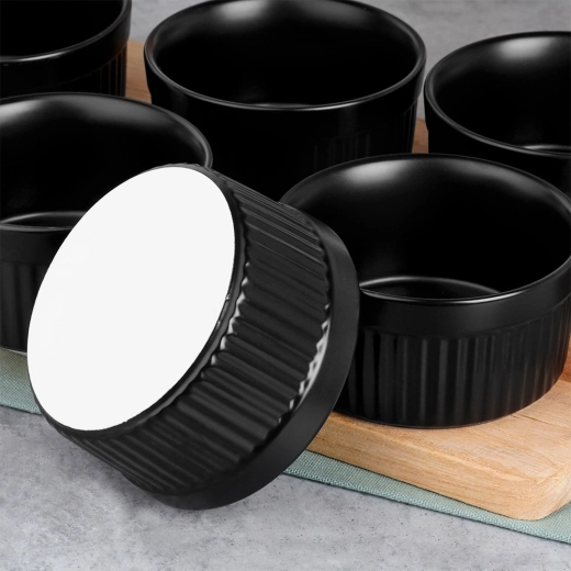 Elegantne disain ja virnastatavus