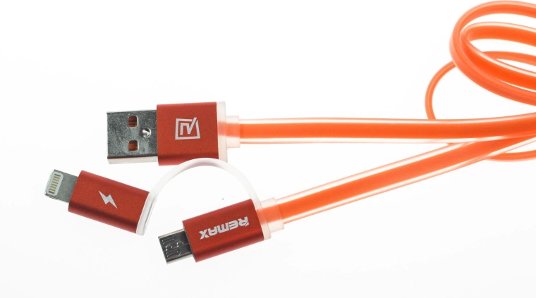 Kaks pistikut ühes: Lightning ja micro‑USB