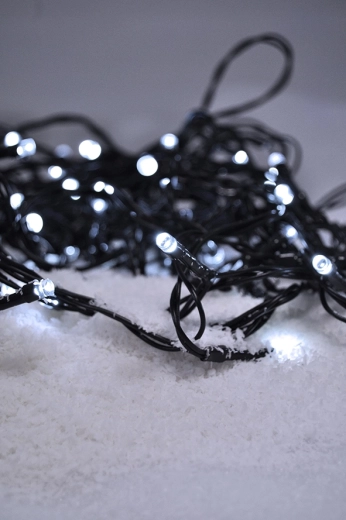 Suitable for outdoors and indoors (IP44)
