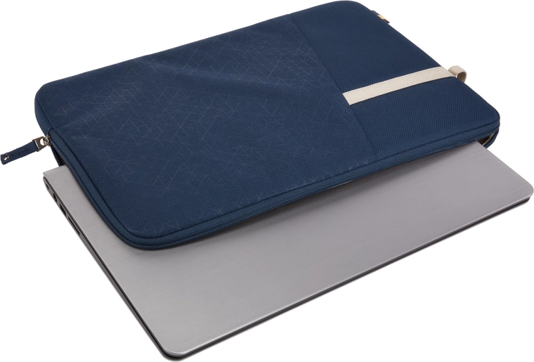Slim sleeve for a 15.6-inch laptop