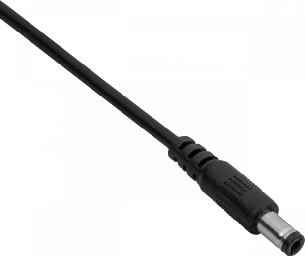 Tugev 5,5 × 2,5 mm pistik ja vastupidav kaabel