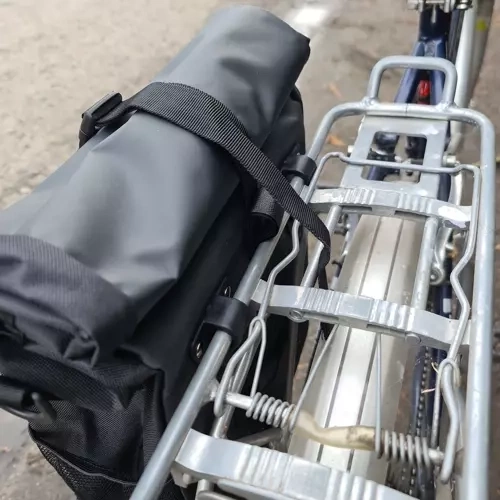 Stable attachment to the rear rack