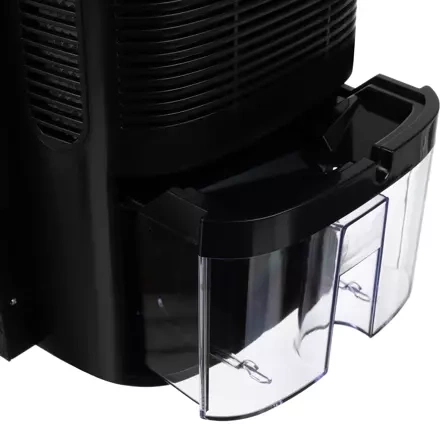 Large 1.5 L tank and hose water drainage
