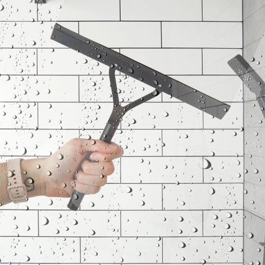 Ergonoomne pühkimine dušil ja akendel