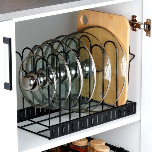 Tidy in the cabinet and on the counter