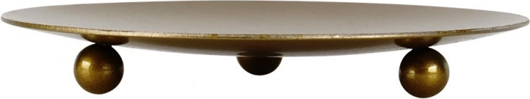 Matt kuldne metall modernsesse interjööri