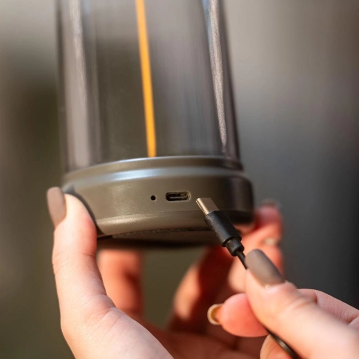 Laadimine USB-C kaudu