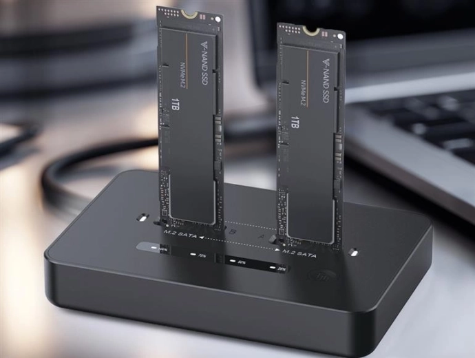 Kaks M.2 pesa NVMe ja SATA jaoks ühes