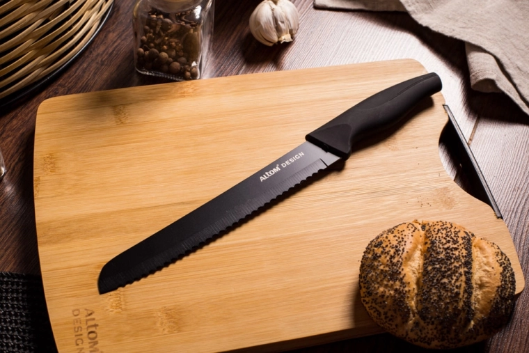 Serrated blade for bread and pastries