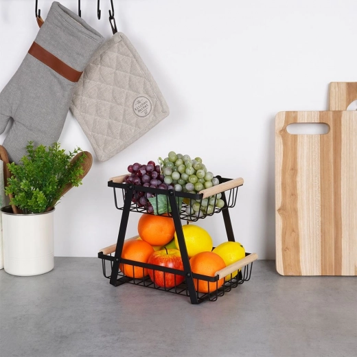 Tugev metallkonstruktsioon puidust sangadega