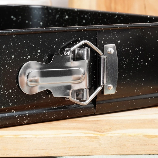 Vastupidav ja küpsetab ühtlaselt