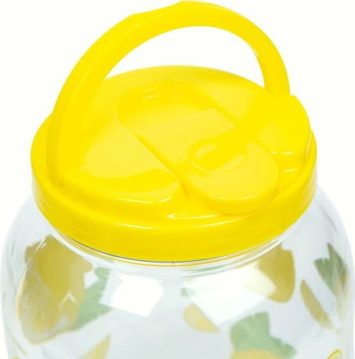 The lid protects the beverage