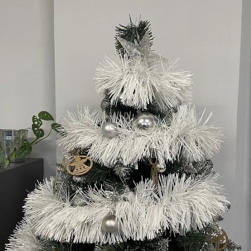 6 meters of decoration for a tree and railings
