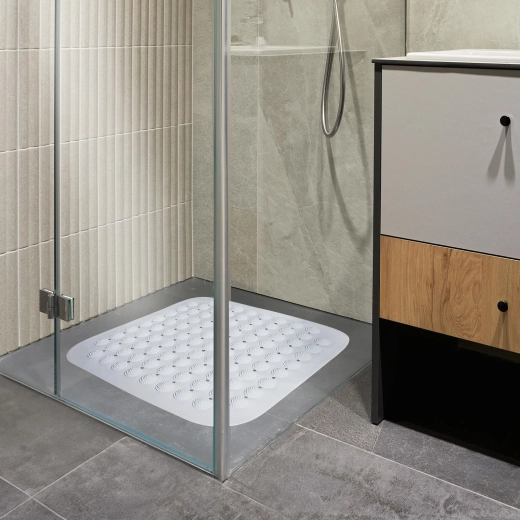 Stable non-slip surface for safer showering