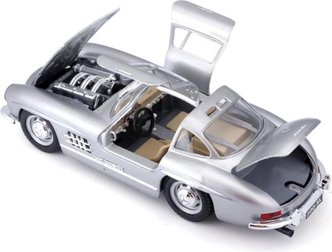 Avatavad „gullwing”-uksed ja kapott