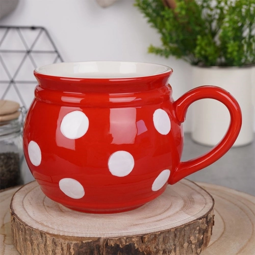 Mugav hoidmine tänu kujule ja suurele sangale