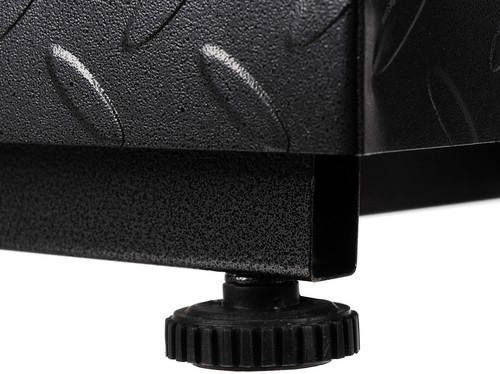 Precise leveling thanks to adjustable feet