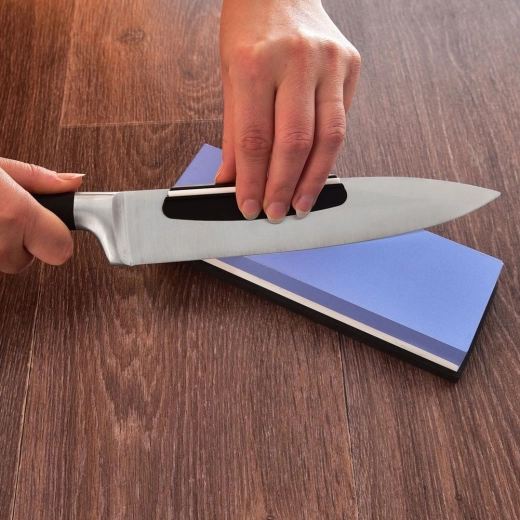 Täpsed nurgad tänu 15–20° juhtklambrile