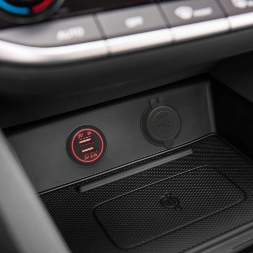 Topelt-USB-pistikupesa autosse süvispaigalduseks