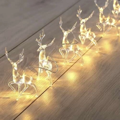 Transparent reindeer with glitter for an eye-catching light diffusion