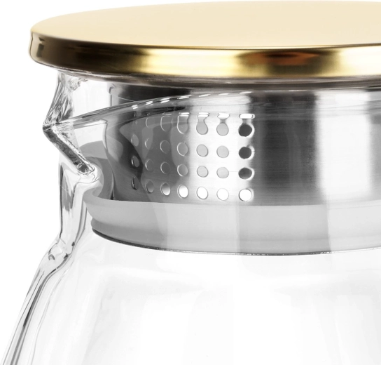 Roostevabast terasest kaas sõelaga