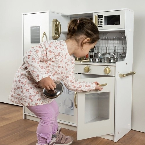 Play that develops imagination and everyday habits