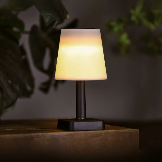 Valge sooja valge LED-valgusega päikesepatareiga lauavalgusti