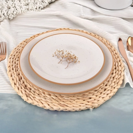Decorative base for tableware