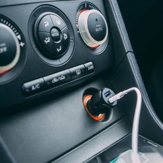 Autolaadijaadapter 2 USB-pordiga, 2,4 A, must