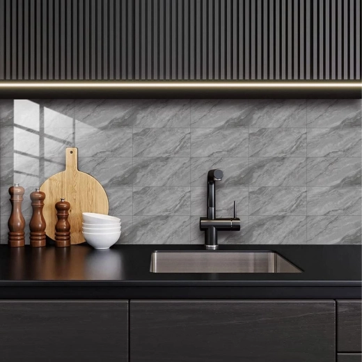 Veekindel ja kergesti puhastatav pind