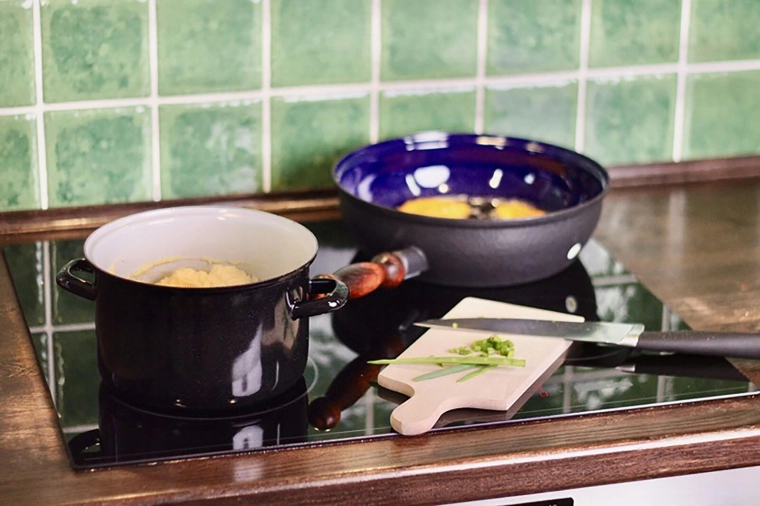Compatible with induction and all stovetops