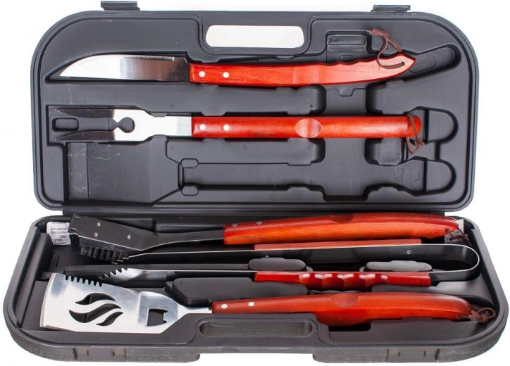 Kvaliteetne roostevaba teras ja mugavad puidust käepidemed