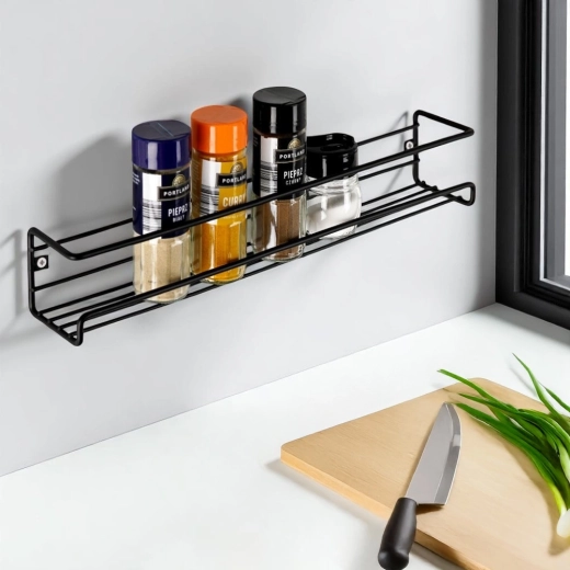 Saleda kujuga riiul selgeks maitseainete korrastamiseks