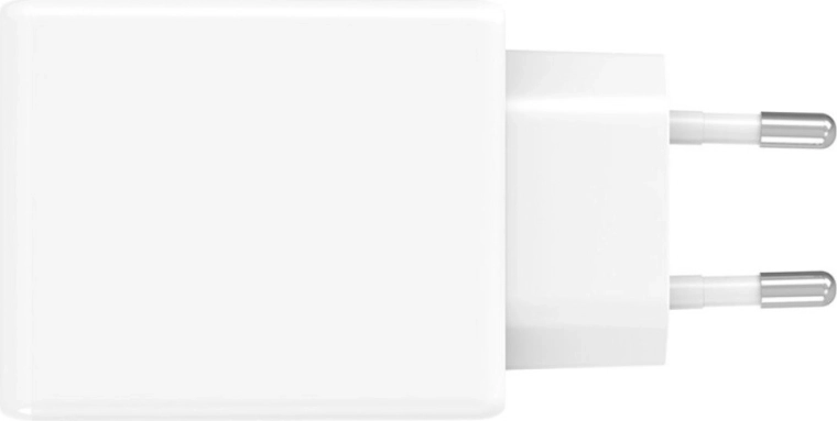 Slim Plug disain kitsastesse pistikupesadesse