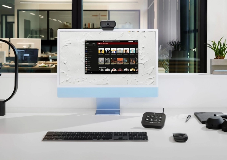 Ideal for meetings, presentations, and streaming