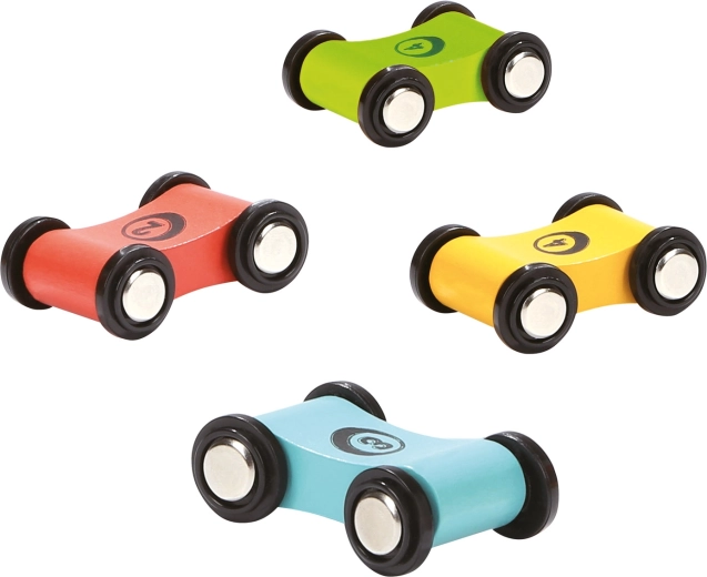 Neli vastupidavat autot komplektis