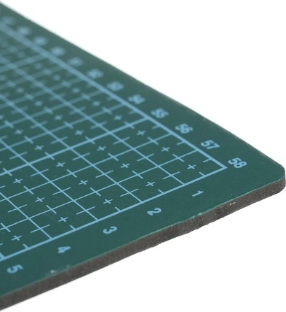 Double-sided print with scales and guide lines