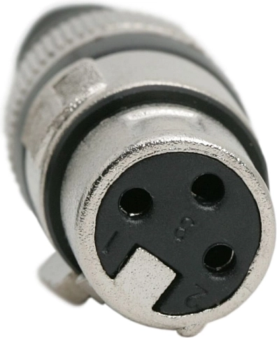 Kolmekontaktiline XLR-ühendus