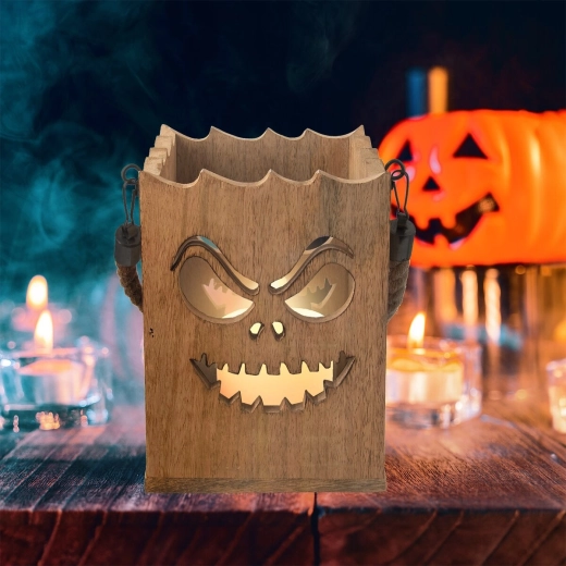 Halloweeni valgusefekt tänu väljalõigatud motiivile