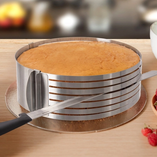 Täpsed kihid tänu juhtsoontena toimivatele piludele