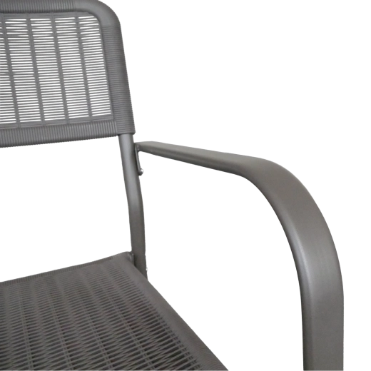 Comfortable armrests and woven design