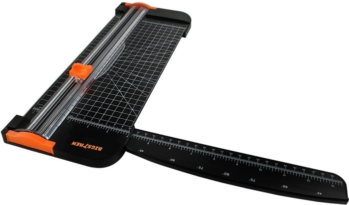 Angled cutting with a marked protractor