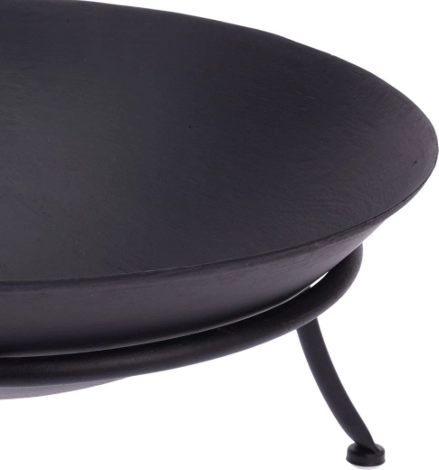 Massiivne malmist kauss pika tööea jaoks