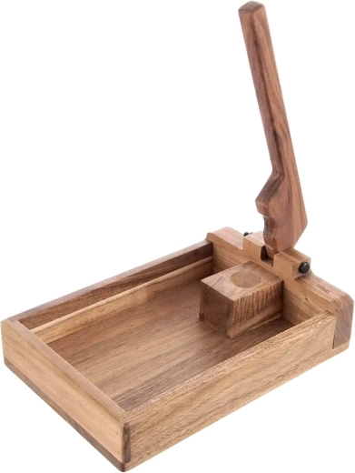 Vastupidav akaatsiapuit ja metall