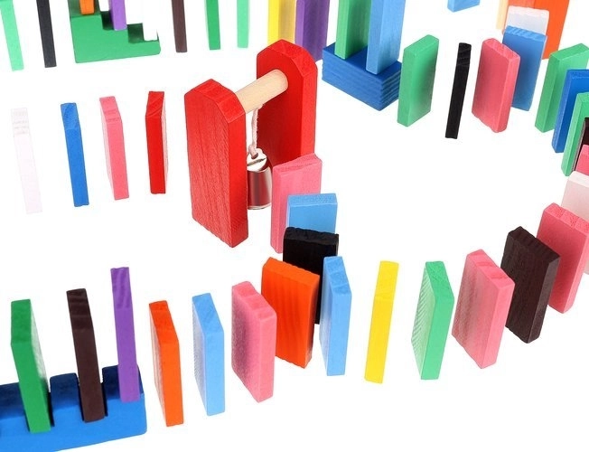 1131 pieces for large domino tracks